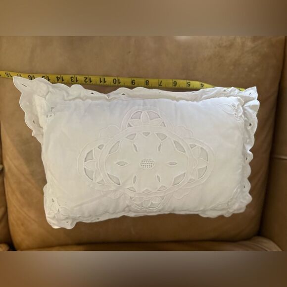 Imperial Embroidered set of 4 White Decorative Throw Pillows - Picture 3 of 15